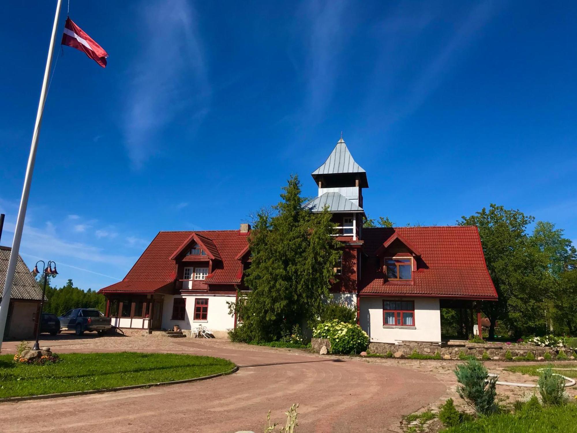 Pilskalni Hotel Ivande Екстериор снимка